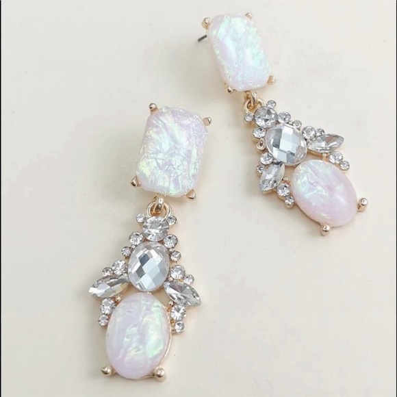 NEW•SELENA VINTAGE STYLE CRYSTAL STATEMENT EARRINGS• - Picture 2 of 12